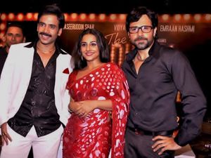 2011년 더티 픽처 음반 출시 행사에서 하쉬미(오른쪽)는 투샤르 카푸르와 비디아 발란과 함께 포즈를 취하고 있다.