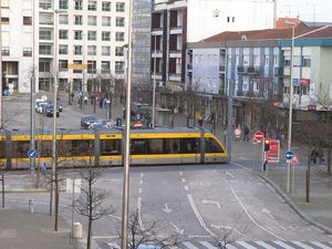 마이아 포럼 옆에 있는 포르투 지하철