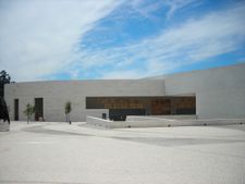 성 삼위일체 대성당은 세계에서 5번째로 큰 로마 가톨릭 교회이다.