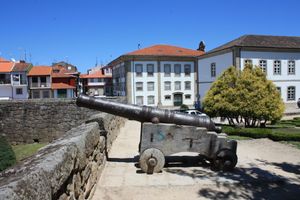 성 근처의 대포