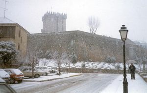겨울의 눈, 성의 그림자 아래