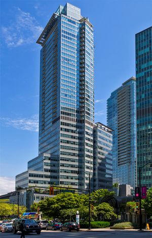 밴쿠버의 쇼 타워에서 촬영 중 사고로 스턴트 배우 조이 "SJ" 해리스가 사망했다.