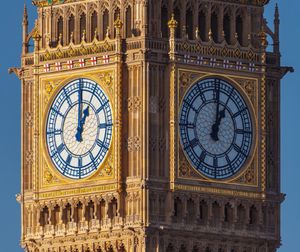 복원 후 2023년의 두 개의 시계 문자반