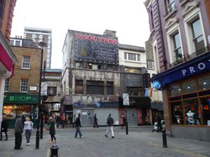 2015년 레이몬드 르뷰바의 정면