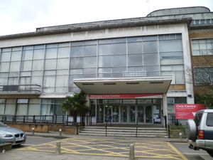 해링게이 시빅 센터: 시의회 본부 (일시 폐쇄)