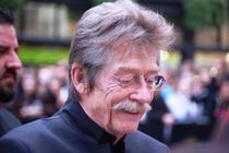 서틀러 역 존 허트(2008년 4월 20일).