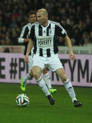 2014년 3월 베른에서 열린 빈곤 퇴치를 위한 경기에 참가한 지단