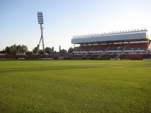 첫 번째 경기장은 2019년에 철거되었다