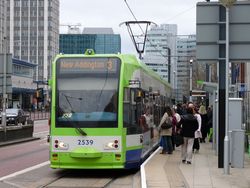 웰즐리 로드 트램 정류장의 트램