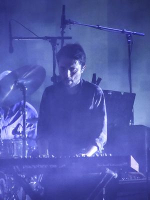 2016년 라디오헤드와 함께 키보드를 연주하는 그린우드