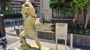 파출소 근처의 동상