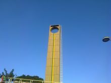 적도선이 있는 마르코 제로 기념비