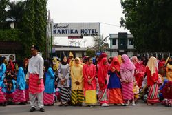 폰티아낙의 말레이족, 전통 의상 착용