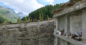 2024년 페크스 계곡을 배경으로 한 그의 묘.