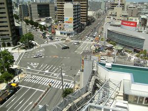 역 바로 위의 이마자토 교차로