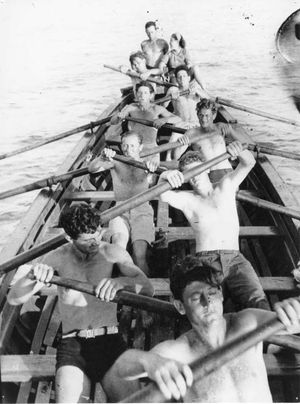 카터 보트를 젓는 팔얌 대원