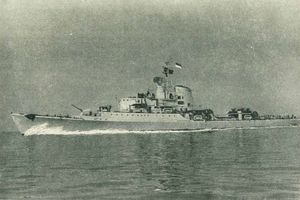 1950년대 후반의 인도네시아 이맘 본졸급 함선. 1965년 이후 해군은 큰 변화를 겪게 된다.