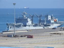 PNS 나스르 2017년 스리랑카 콜롬보 항구에 정박