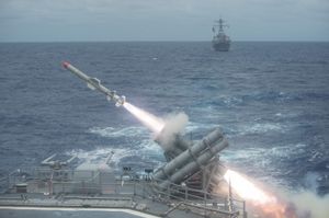 2014년 실사격 훈련 중 USS 실로에서 하푼 미사일이 발사되고 있다.