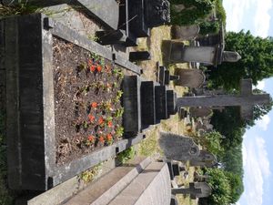 켄살 그린 묘지의 기념비