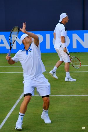 2012년 퀸스 챔피언십에서 휴이트와 함께 있는 앤디 로딕