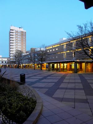 Bowland 타워와 알렉산드라 광장 (2009년 촬영)