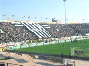 Toumba 스타디움의 큰 셔츠