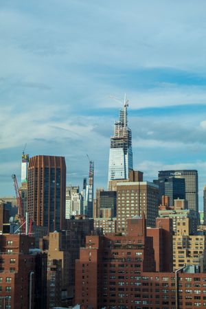 2019년 10월의 원 밴더빌트. 왼쪽에는 센트럴 파크 타워와 111 웨스트 57번가가 있다.