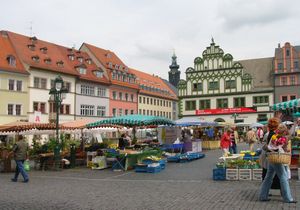 16세기 르네상스 시대 귀족 가문의 저택들이 있는 시장 광장