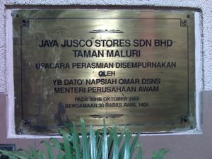 1989년 10월 30일 주스코 타만 말루리 개장을 기념하는 현판