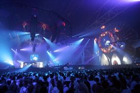 2006년 암스테르담 아레나에서 열린 센세이션 화이트