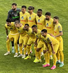 2023-24 리가 I 시즌 UTA 아라드와의 홈 경기 전 페트롤룰 플로이에슈티 선수들의 단체 사진