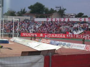 폴리테흐니카 라시와의 경기에서의 디나모 서포터