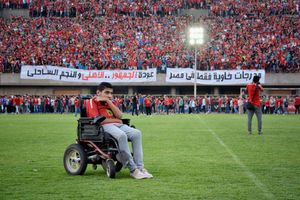 모크타르 엘 테테쉬 스타디움에서 팀을 응원하는 알 아흘리 팬들