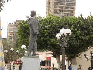 알아흘리 SC 본부의 전 선수이자 회장이었던 살레 셀림의 동상