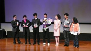 황샤오밍 (가운데). 2009년 영화 저격수 월드 프리미어 행사