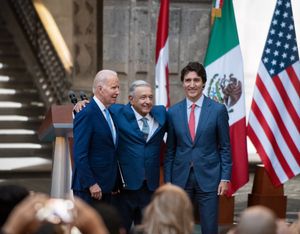 2023년 1월 북미 정상회담에서 미국 대통령 조 바이든 및 캐나다 총리 쥐스탱 트뤼도와 로페스 오브라도르