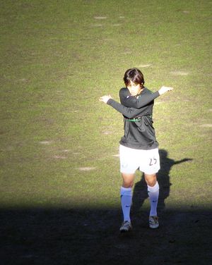 2005년 8월 6일 셀틱과 던디 유나이티드의 경기 전 몸을 풀고 있는 나카무라