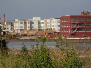 패사이익강을 배경으로 한 옛 모습과 새로운 모습