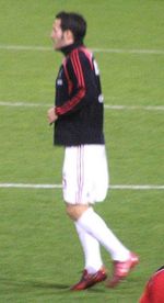 잔루카 참브로타가 AC 밀란과 함께 UEFA컵 경기를 앞두고 몸을 풀고 있다.