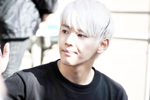 2012년 11월, 마이네임의 일본 싱글 "What's Up" 발매 기념 행사에서 김세용