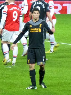 2013년 1월 아스날과의 경기에서 리버풀을 위해 뛰고 있는 수아레스