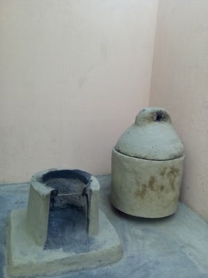 전통 펀자브식 스토브(Chulla)와 오븐(Bharolli)