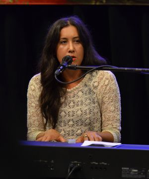 2011년 라이브 공연 중인 칼튼