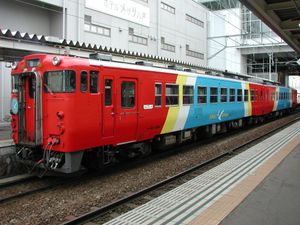 하치노헤역의 우미네코 쾌속 열차