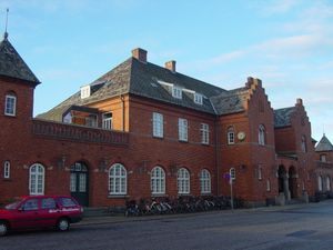 홀스테브로 역 정면