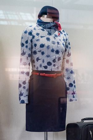 크리스티앙 라크루아가 디자인한 중국동방항공 유니폼 (2013)