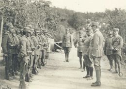 제2차 이손초 전투 전에 이탈리아 군을 방문하는 카도르나 장군.