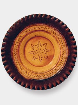 라트갈레 도예가 폴리카르프 체르냐우스키가 만든 장식 접시