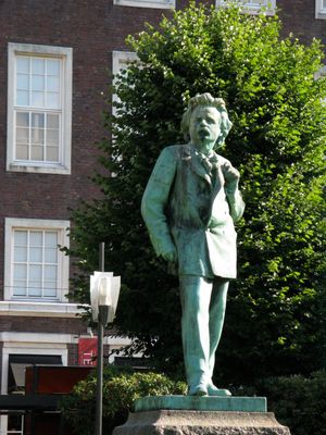 잉에브리트 비크가 베르겐에 조각한 그리그 동상